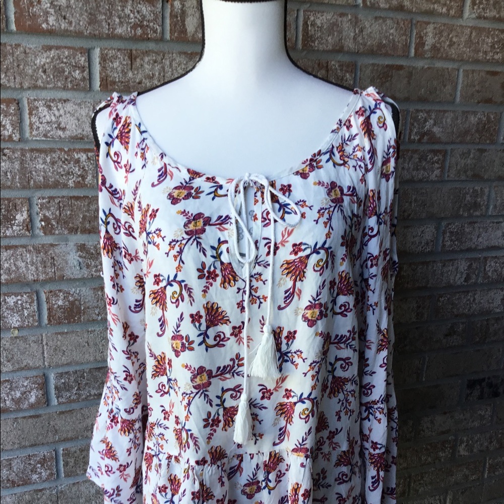 Cold shoulder top XL